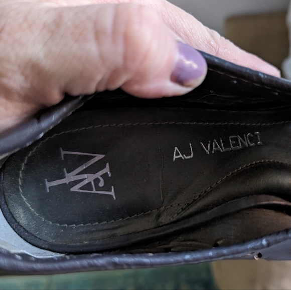 *AJ Valenci Gunmetal Grey Perforated Bootie Sz 9 - Picture 6 of 9